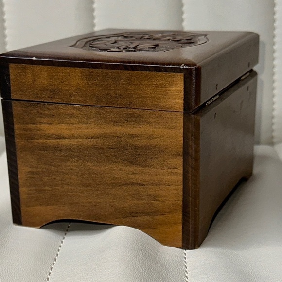 ANTIQUE Swiss M. Schwalb Black Forest Brienz Carved Music Trinket Jewelry Box EU - Picture 7 of 17